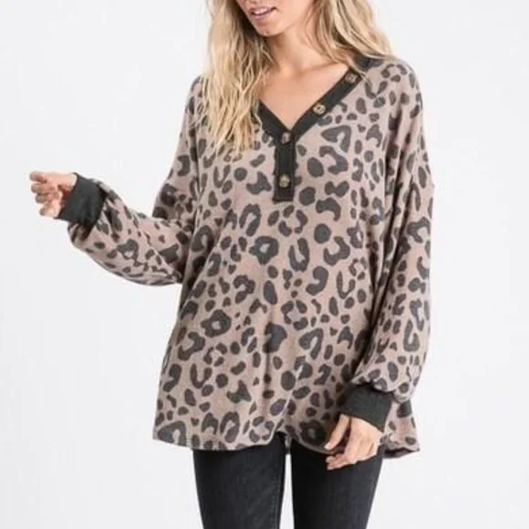 Animal Print V-Neck Top with Button Detail - Picture 3 of 6